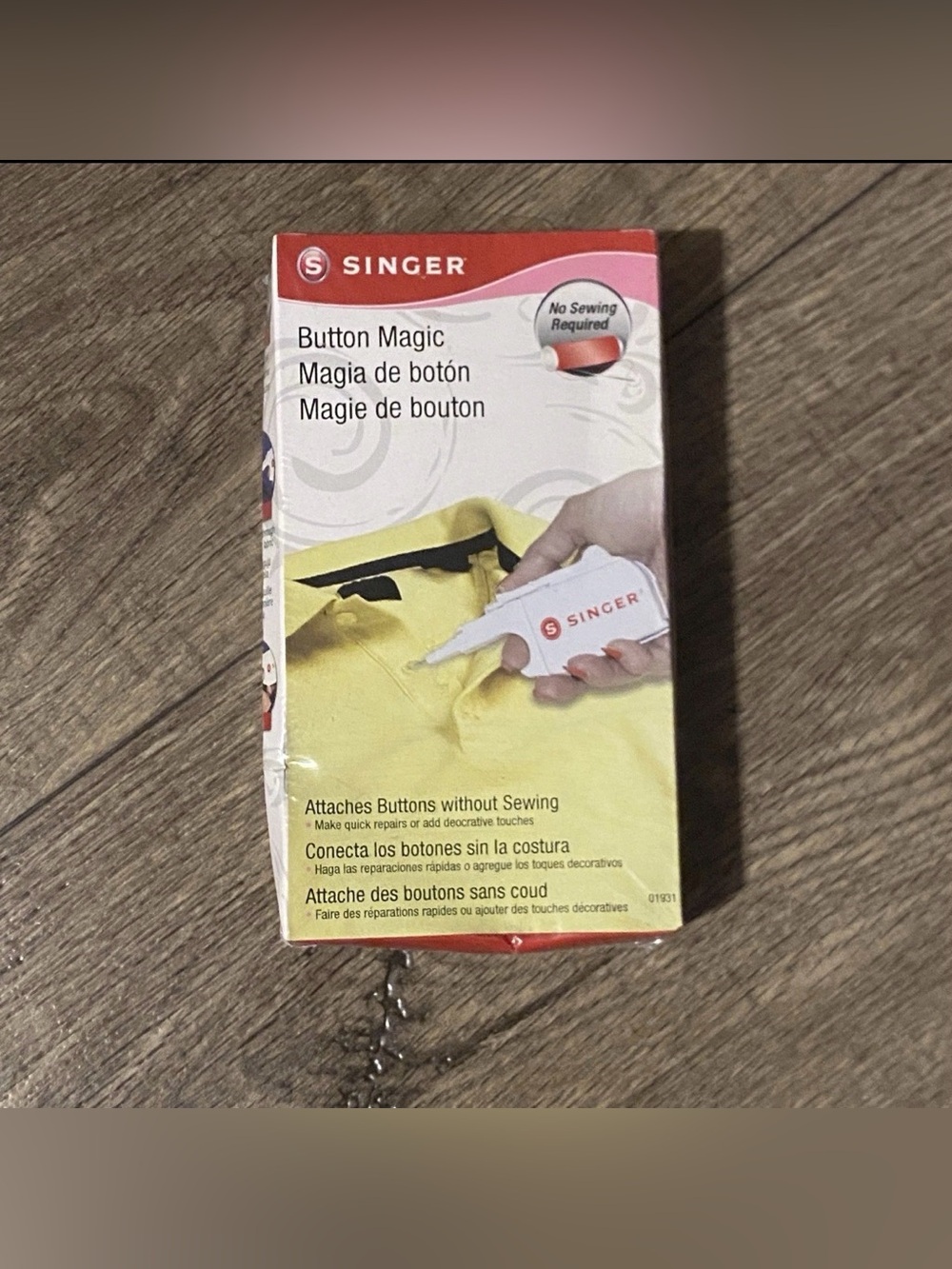 Singer Button Magic - Easily Attaches Buttons Without Sewing New